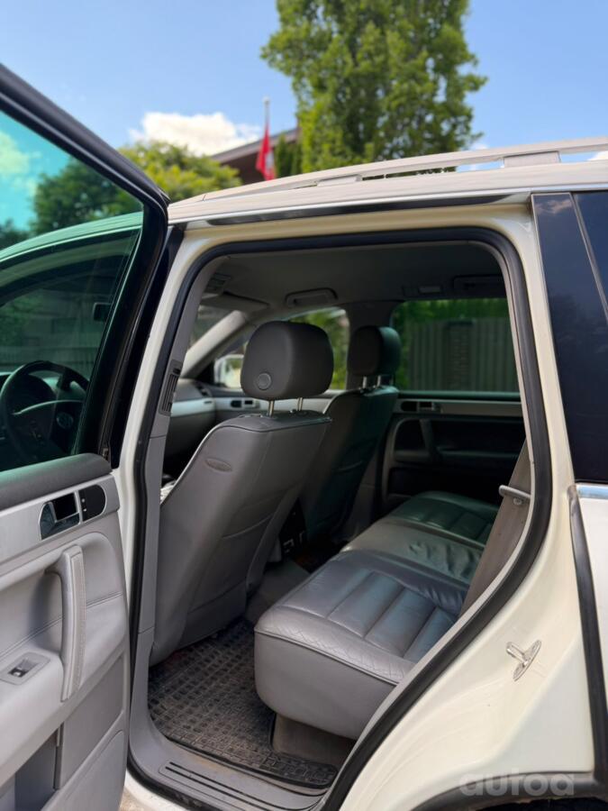 Volkswagen Touareg 1 generation Crossover
