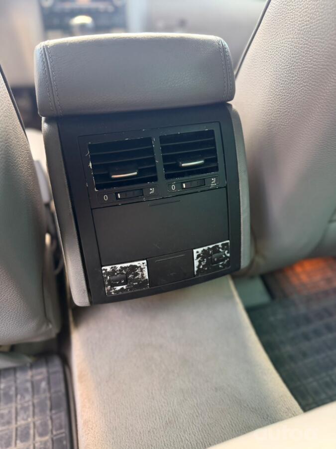Volkswagen Touareg 1 generation Crossover