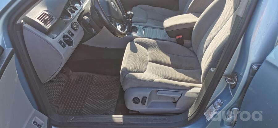 Volkswagen Passat B6 Sedan 4-doors