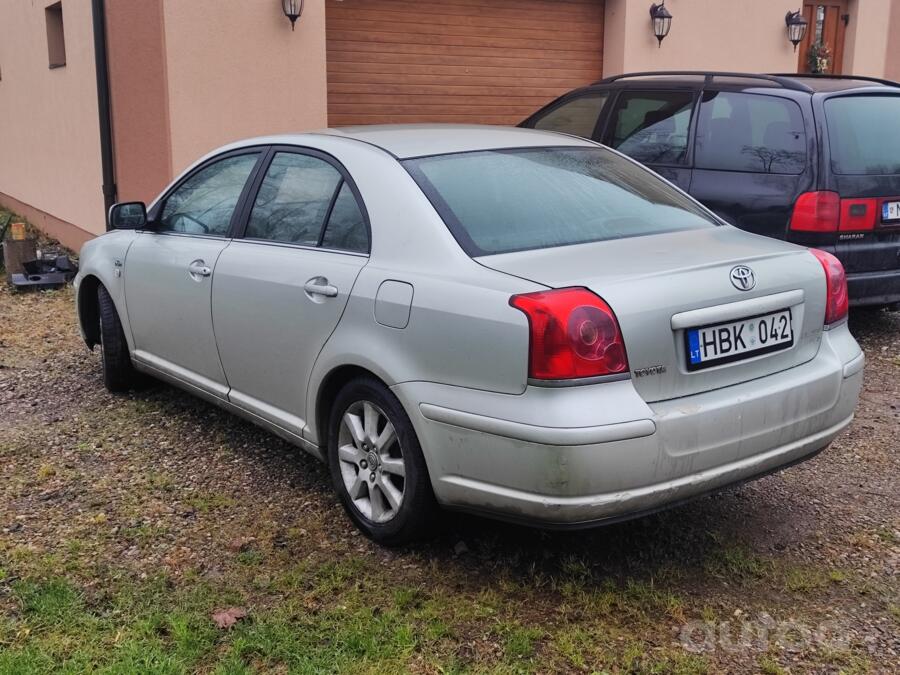 Toyota Avensis 2 generation Sedan
