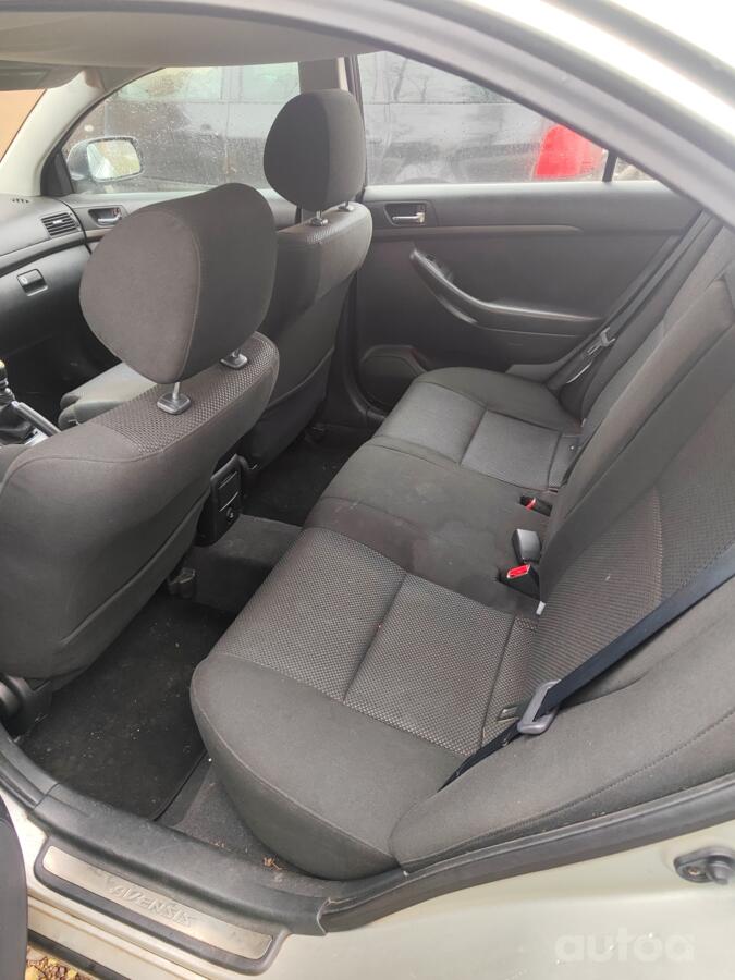 Toyota Avensis 2 generation Sedan