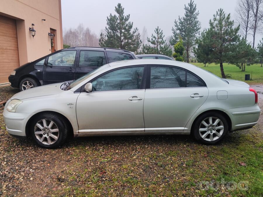 Toyota Avensis 2 generation Sedan