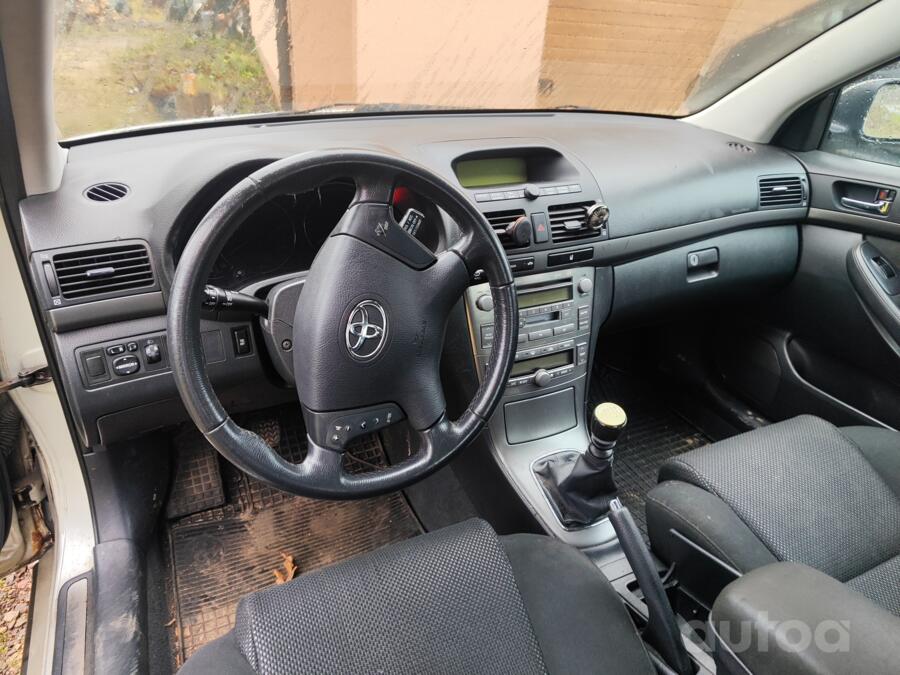 Toyota Avensis 2 generation Sedan