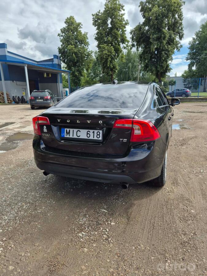 Volvo S60 2 generation Sedan
