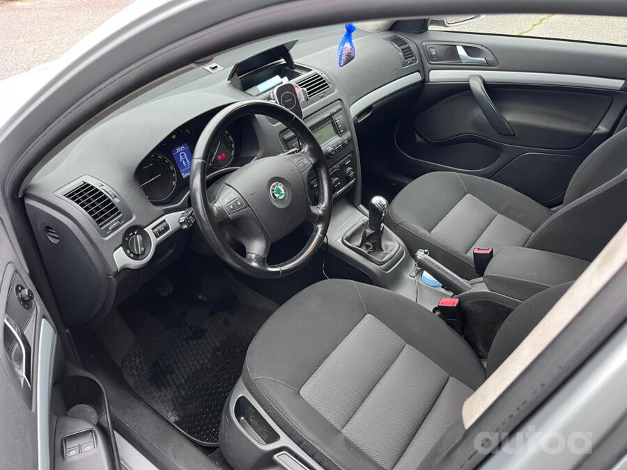 Skoda Octavia 2 generation Combi wagon 5-doors