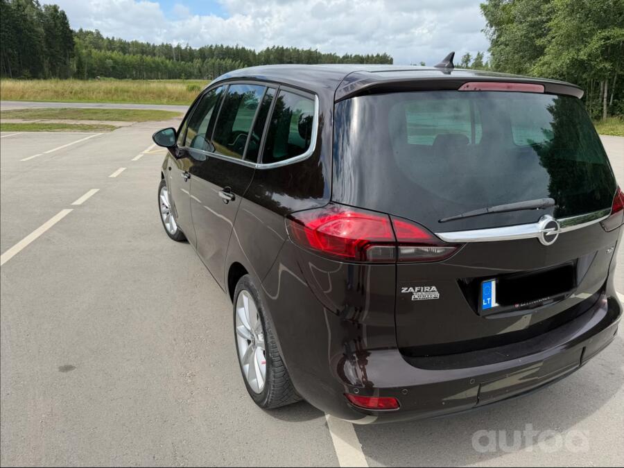 Opel Zafira Tourer 2012