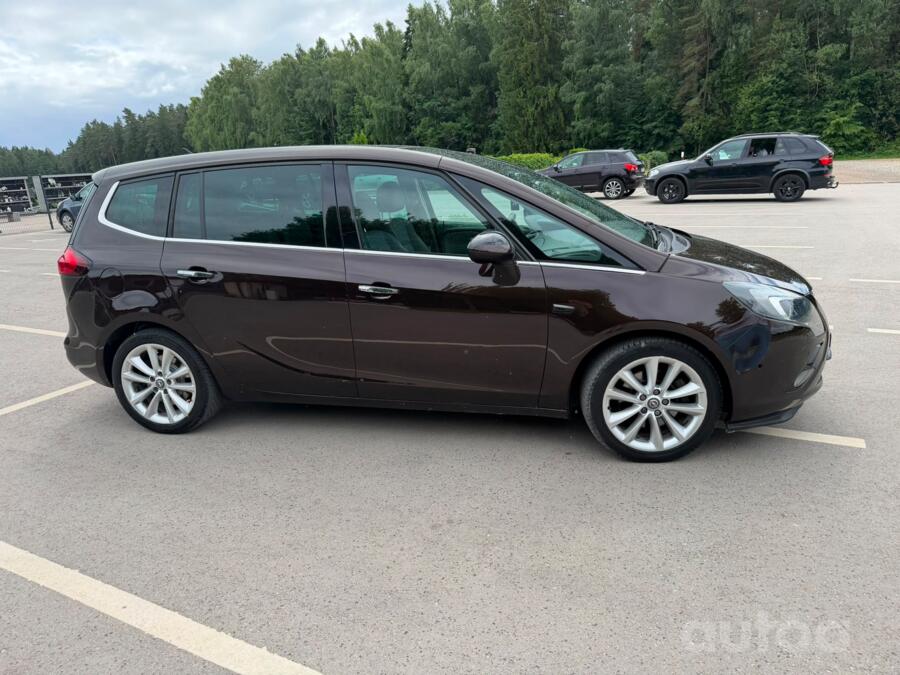 Opel Zafira Tourer 2012
