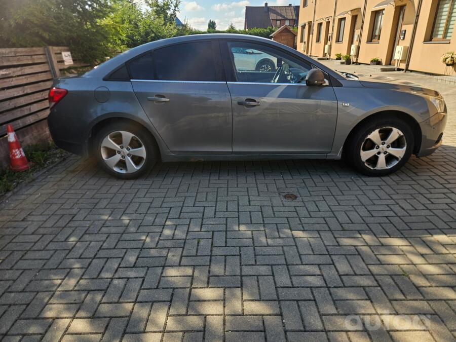 Chevrolet Cruze J300 Sedan