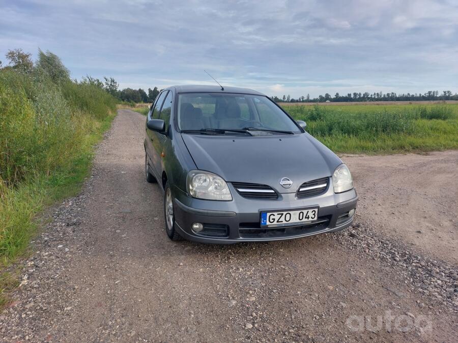 Nissan Almera Tino V10 Minivan