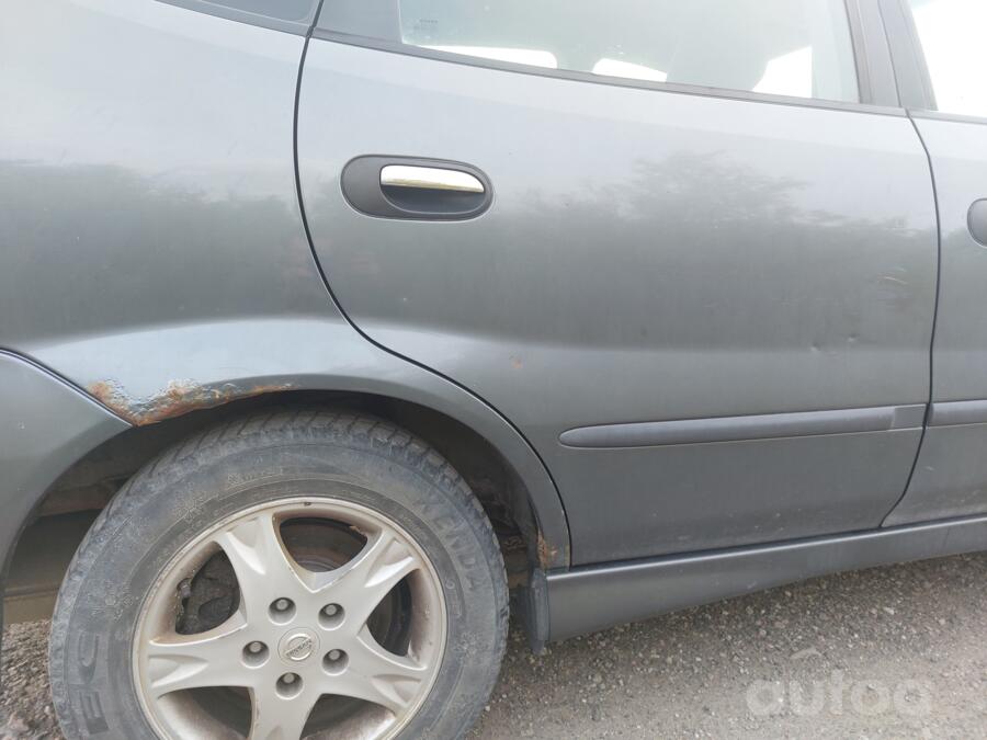 Nissan Almera Tino V10 Minivan