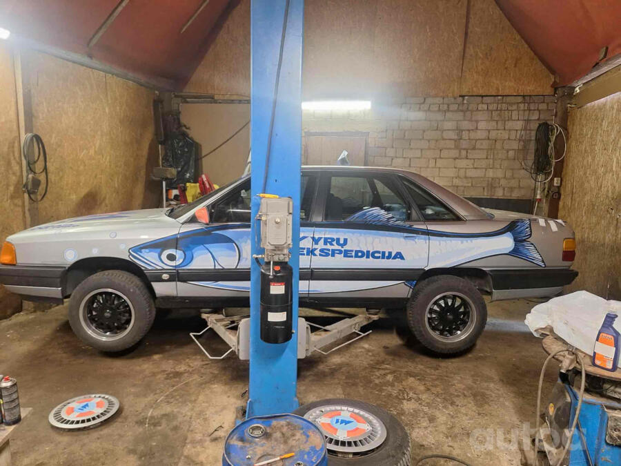 Audi 100