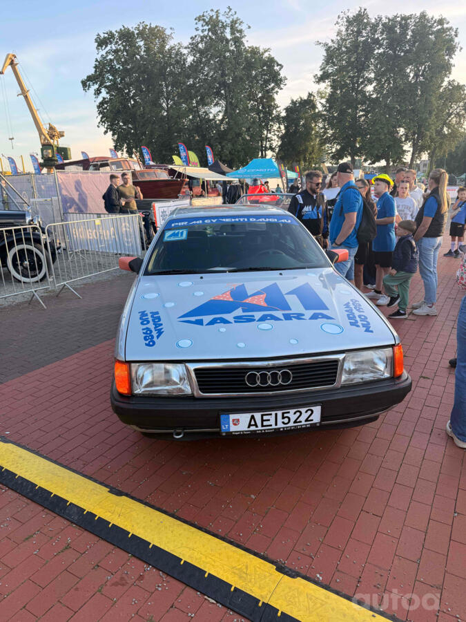 Audi 100