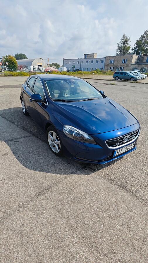 Volvo V40 2 generation Hatchback 5-doors