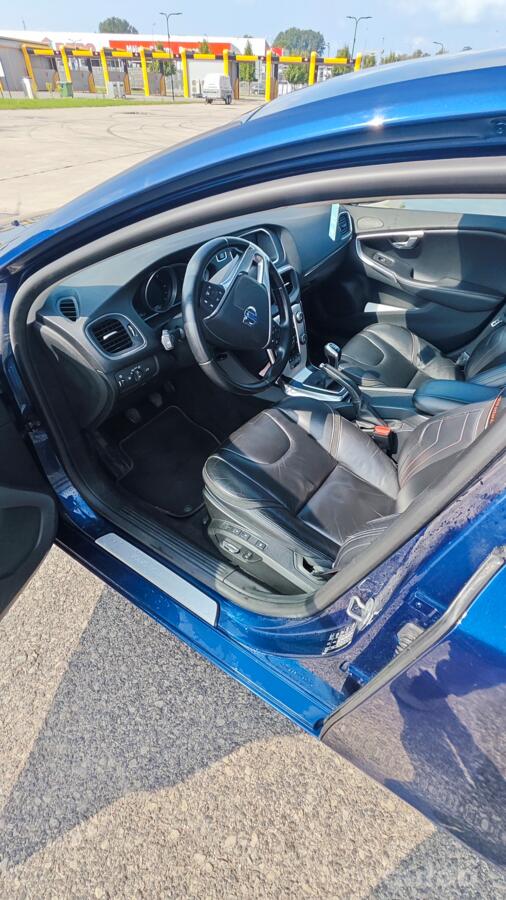 Volvo V40 2 generation Hatchback 5-doors