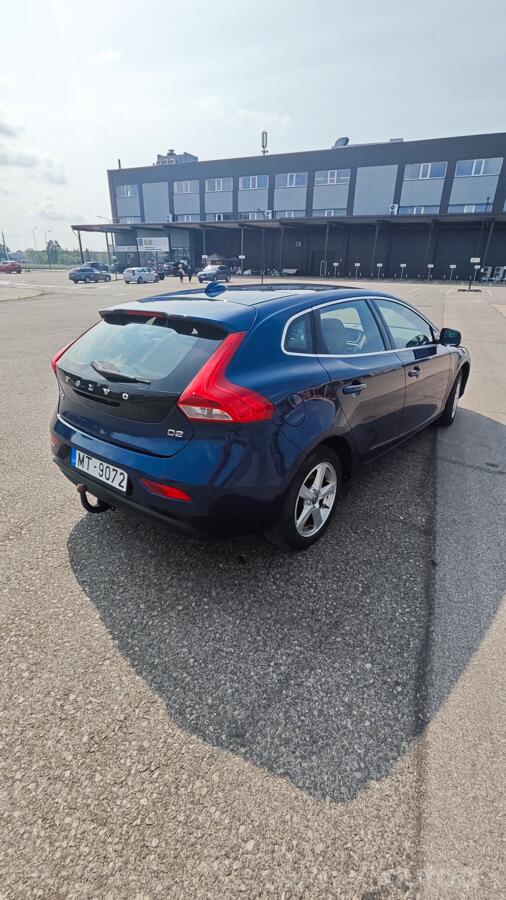 Volvo V40 2 generation Hatchback 5-doors