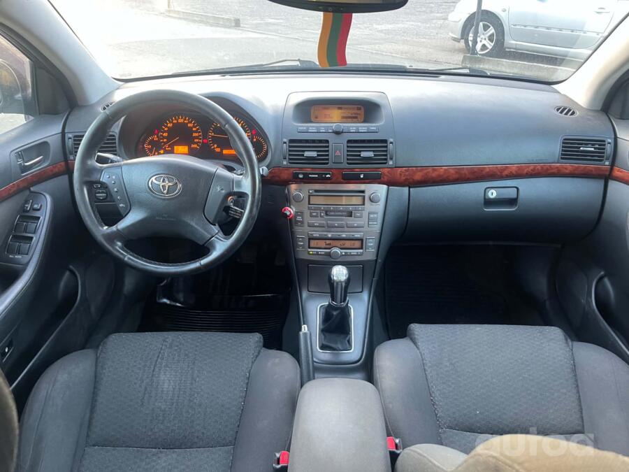 Toyota Avensis 2 generation wagon