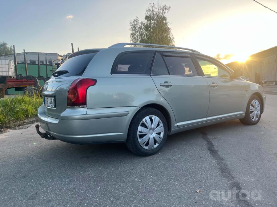 Toyota Avensis 2 generation wagon