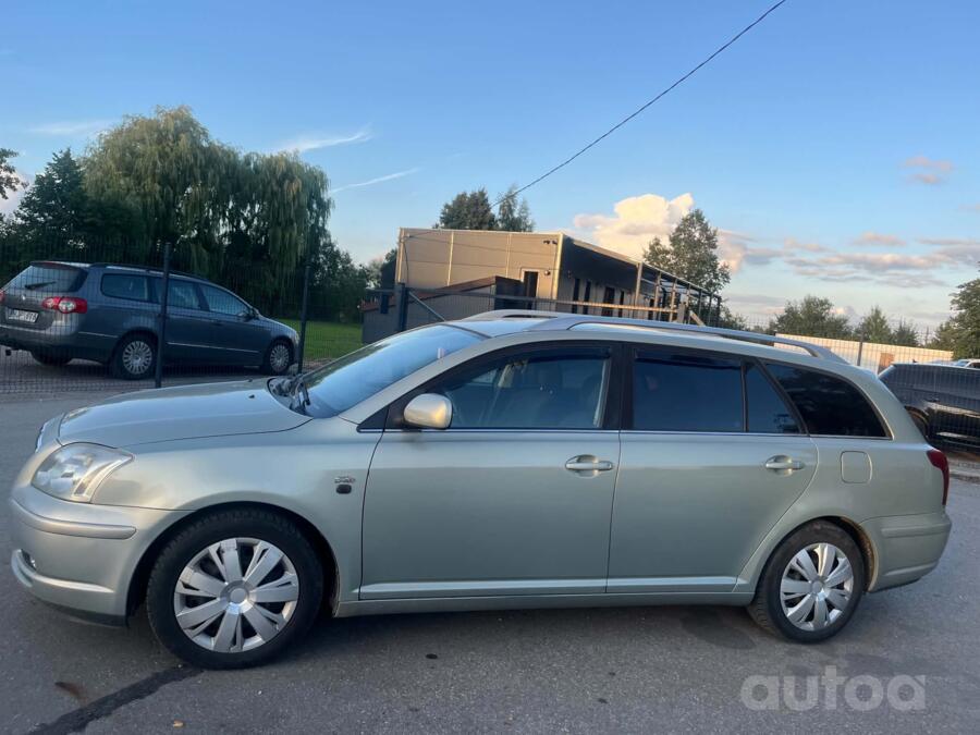 Toyota Avensis 2 generation wagon