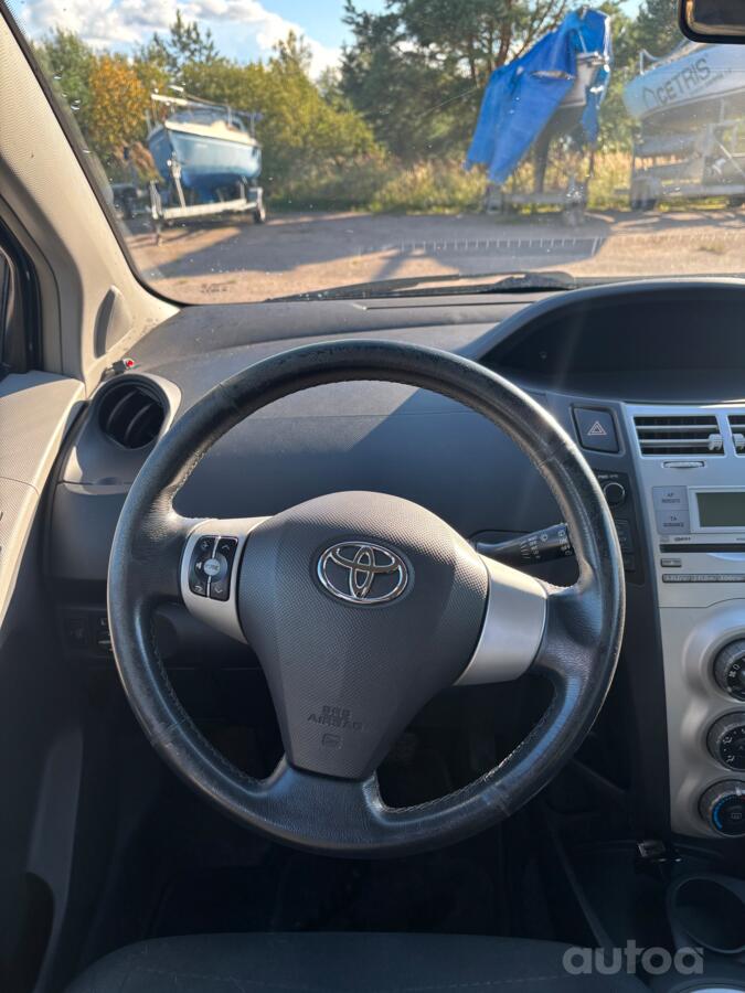 Toyota Yaris 2 generation