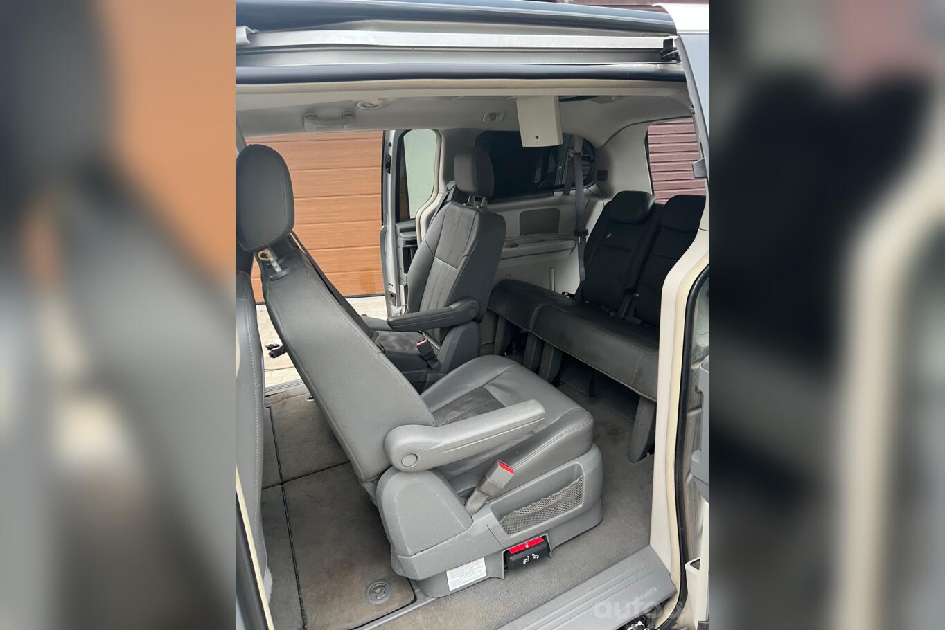 Chrysler Town & Country 5 generation