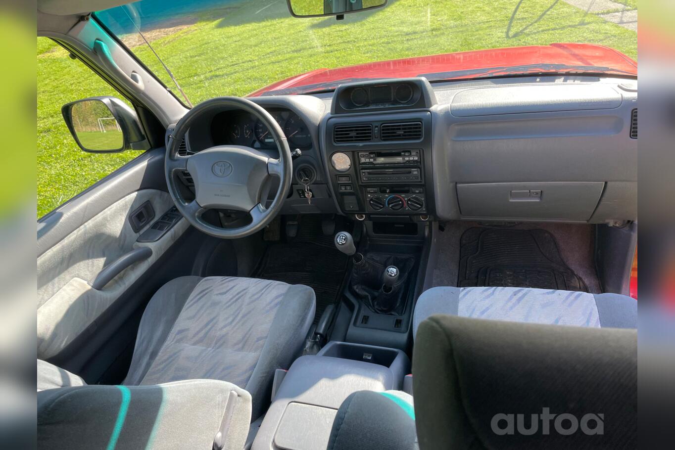 Toyota Land Cruiser J100 SUV