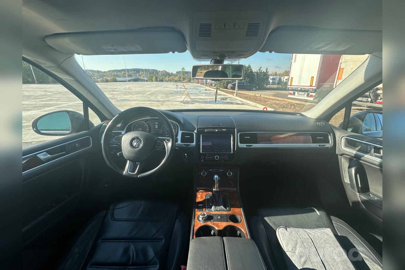 Volkswagen Touareg 2 generation Crossover