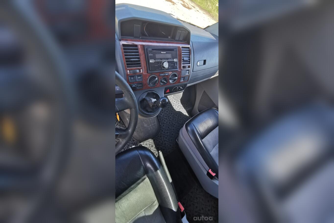 Volkswagen Transporter T5 Minivan 4-doors
