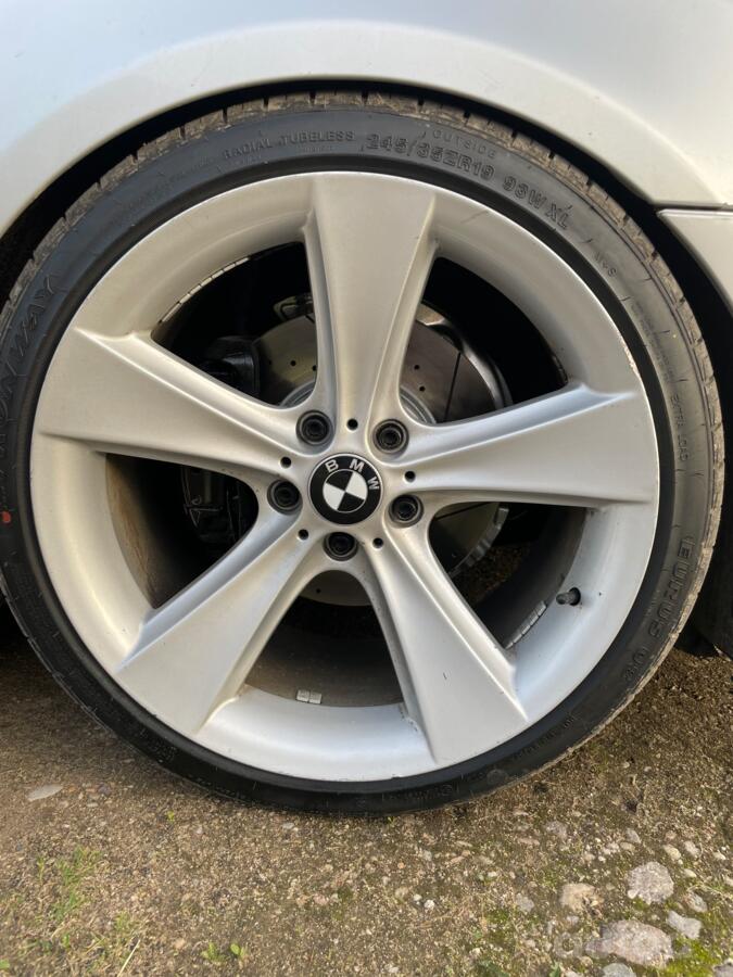 BMW, valuveljed