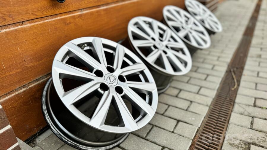 Lexus, valuveljed