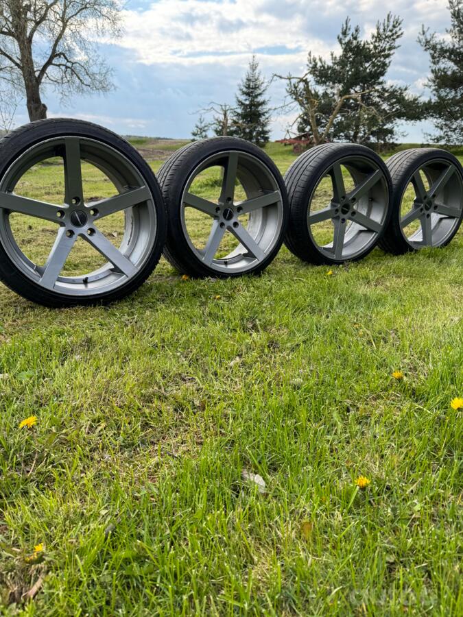 Vossen replikos, valuveljed