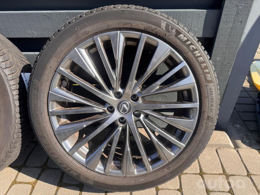 Lexus, valuveljed
