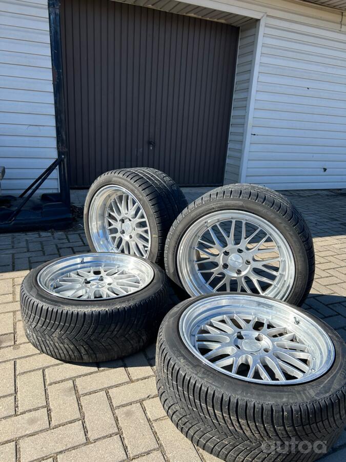 Varrstoen, valuveljed
