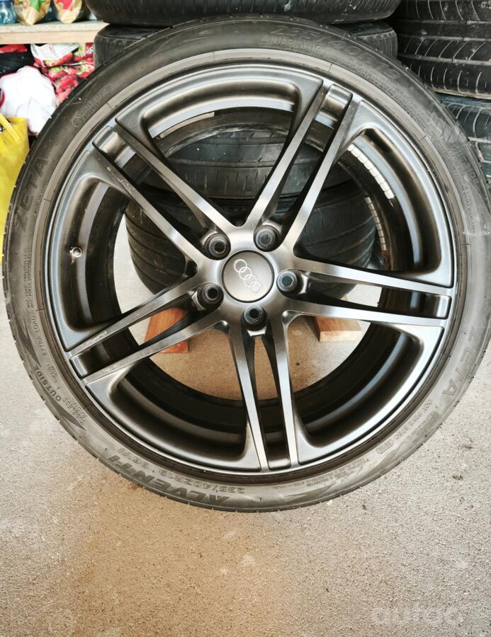 R8 Spyder V10 Audi, sepistatud