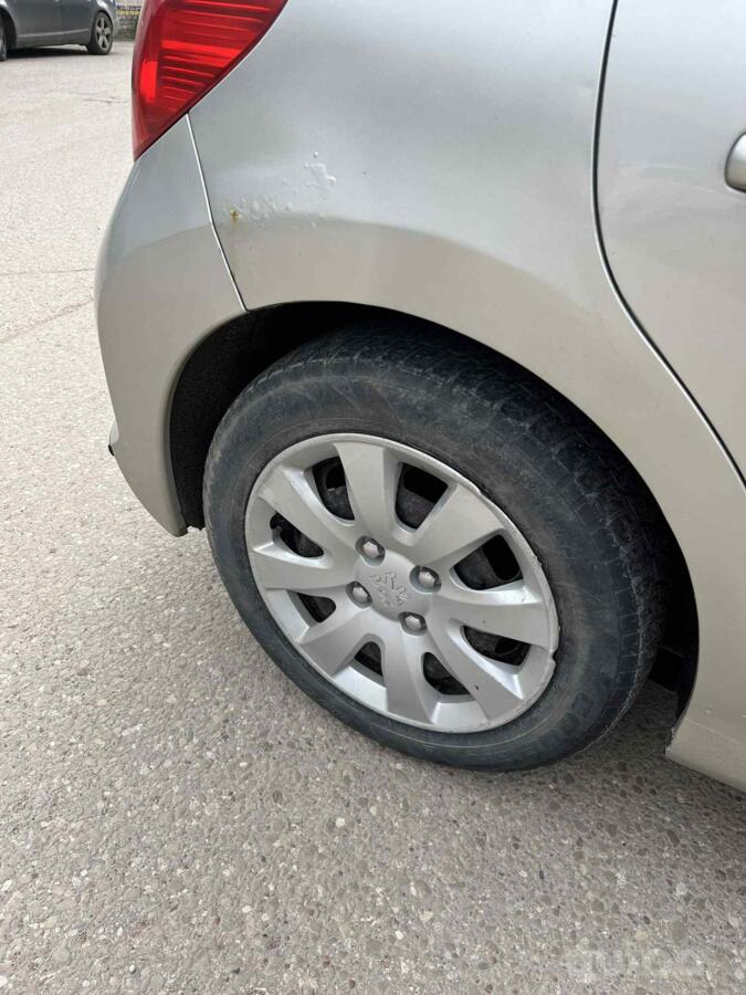 Peugeot, terasest stantsitud