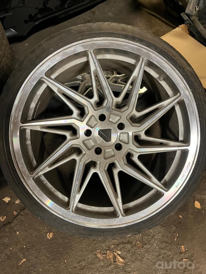 Blaque Diamond, valuveljed