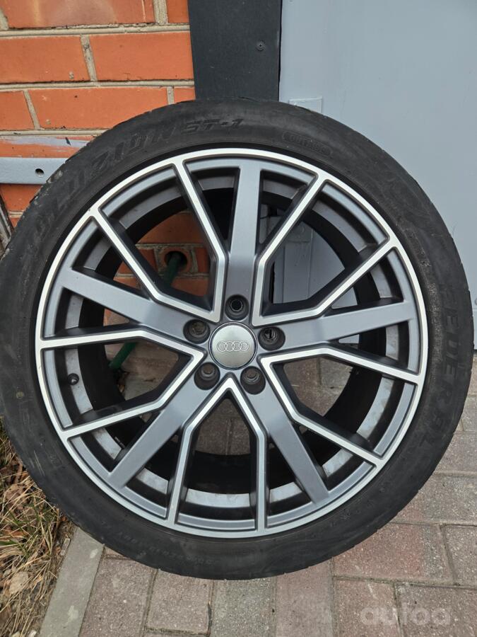 AUDI, valuveljed