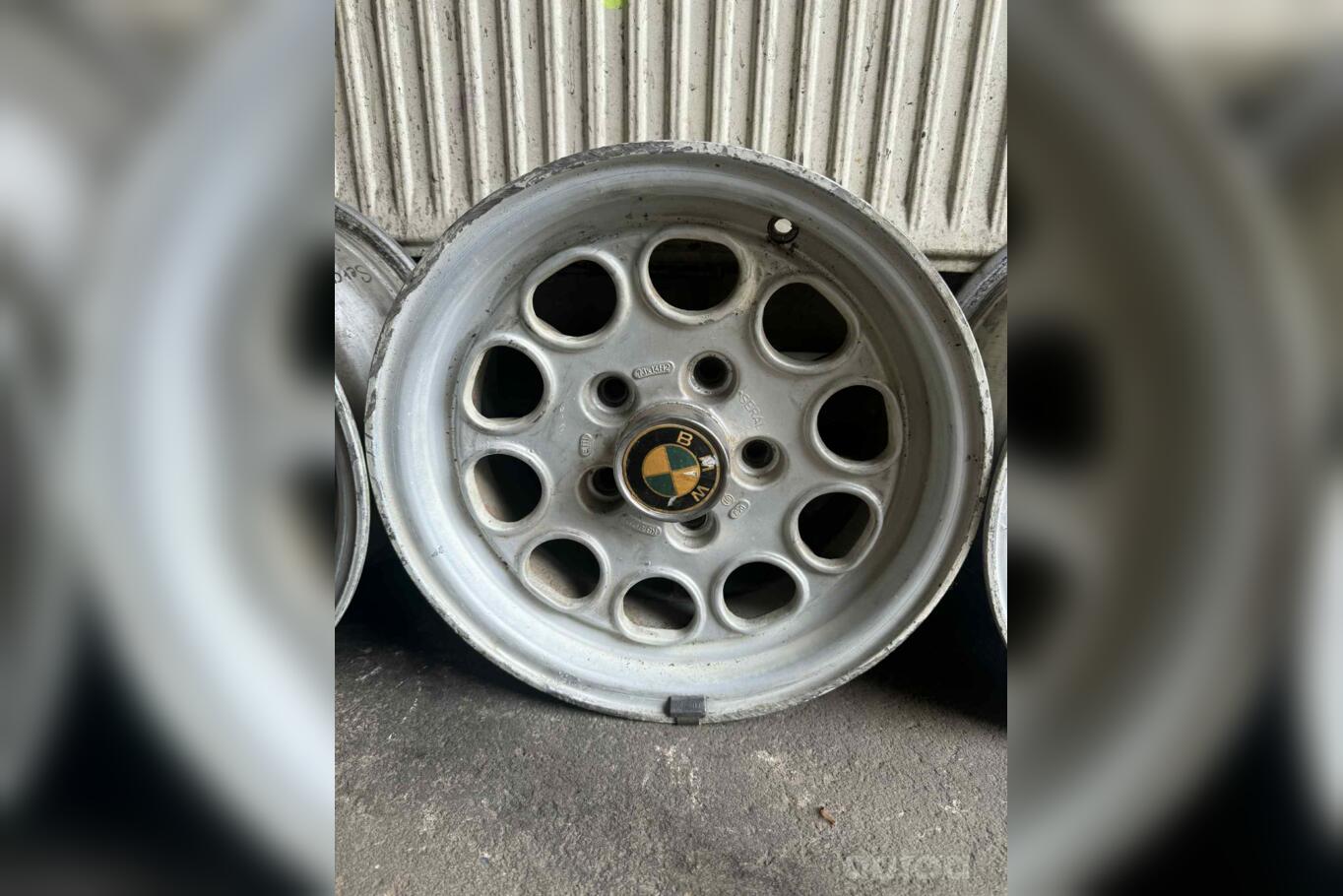Bmw, valuveljed