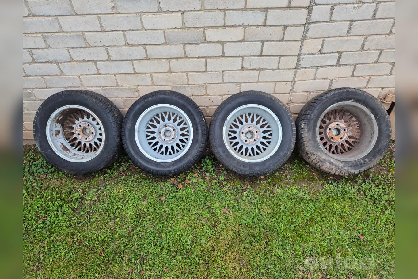 Audi, valuveljed
