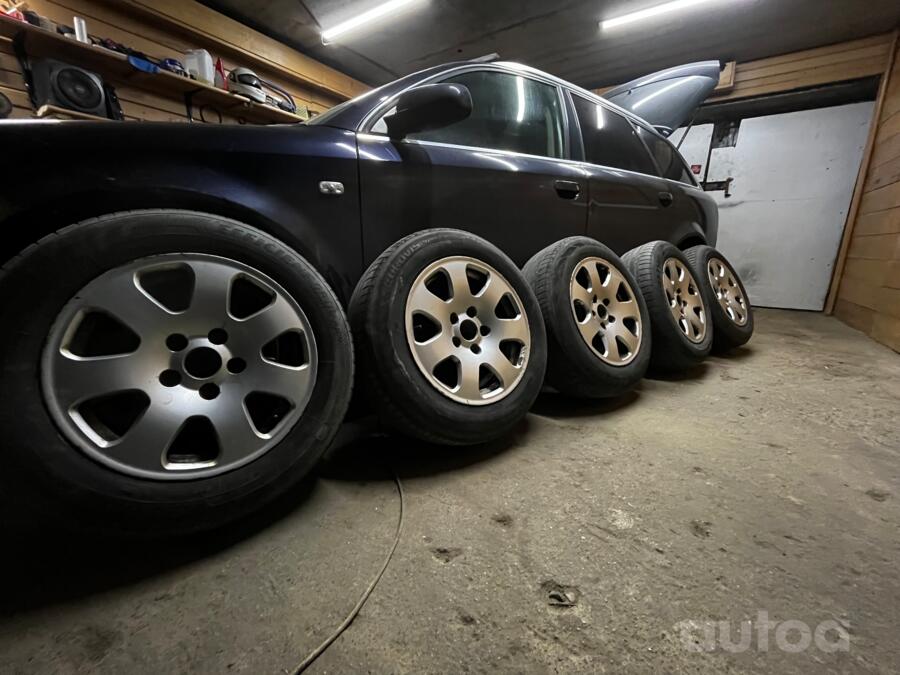 AUDI, valuveljed
