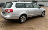 Volkswagen Passat B6 wagon 5-doors