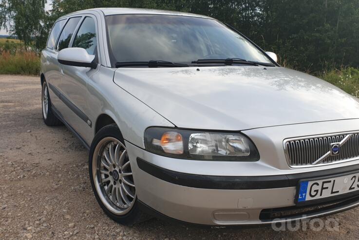 Volvo V70 2 generation wagon