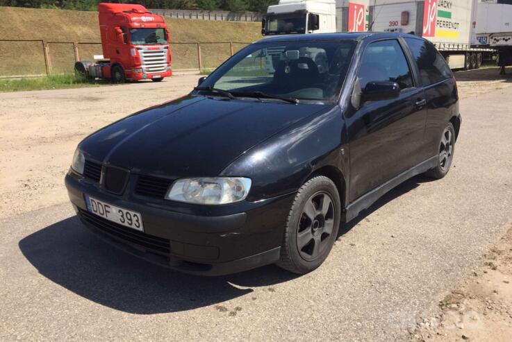 SEAT Ibiza 2 generation [restyling] Hatchback