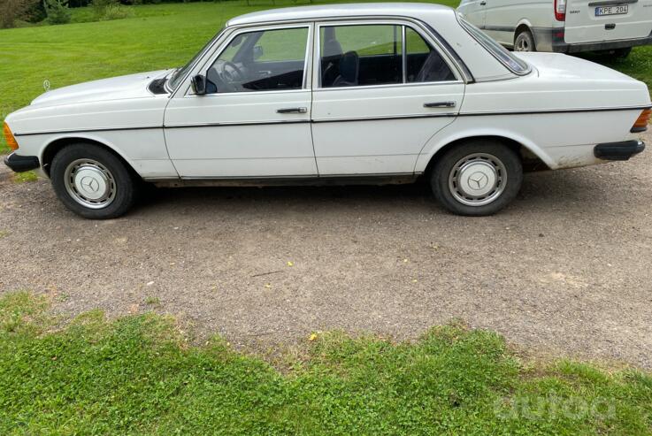 Mercedes-Benz W123 1 generation