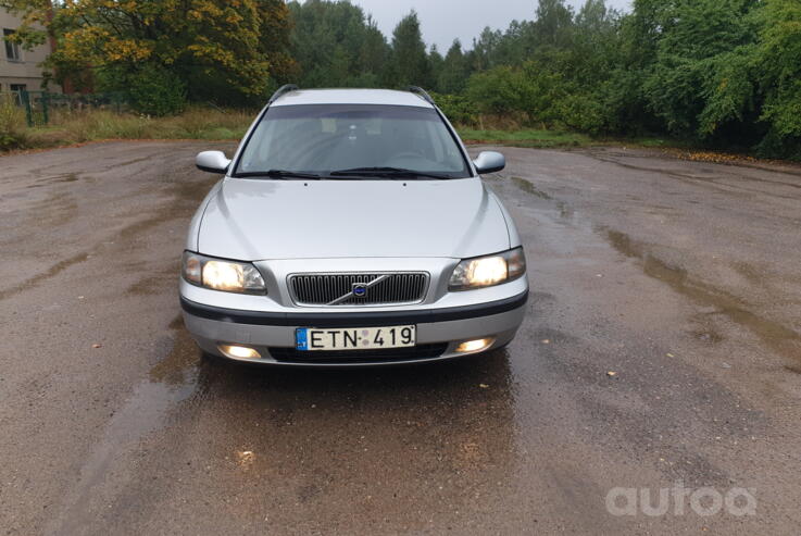 Volvo V70 2 generation wagon