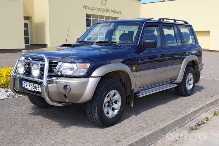 Nissan Patrol Y61 SUV 5-doors