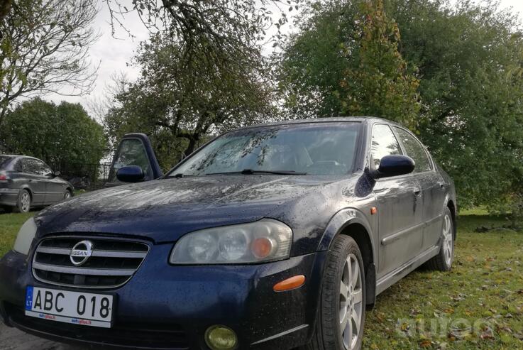Nissan Maxima A33 Sedan