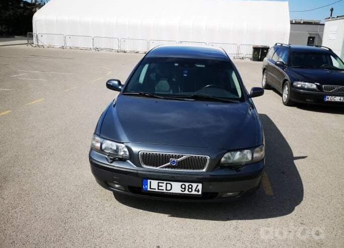 Volvo V70 2 generation wagon