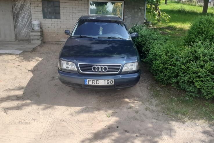 Audi A6 A4/C4 Sedan