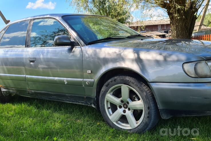 Audi A6 A4/C4 Sedan