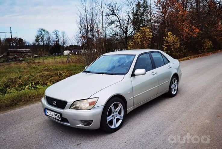 Lexus IS XE10 Sedan